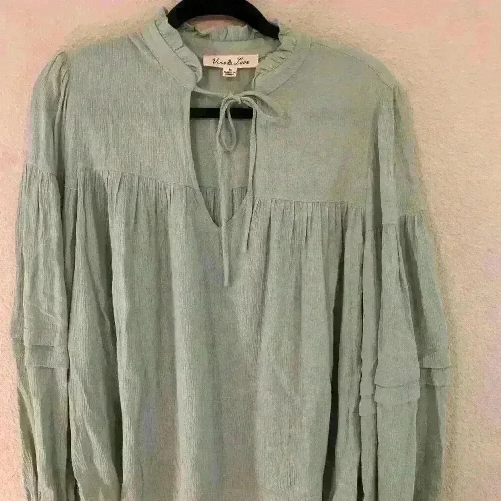 Vine and Love peasant style top with tassel ties size m, boho, festival, concert